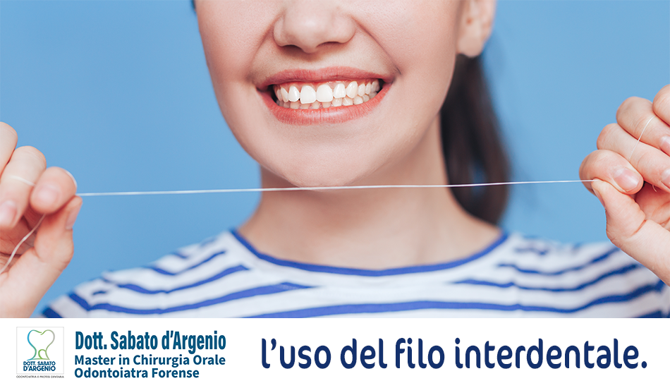 Il filo interdentale è un valido supporto per l’igiene orale.